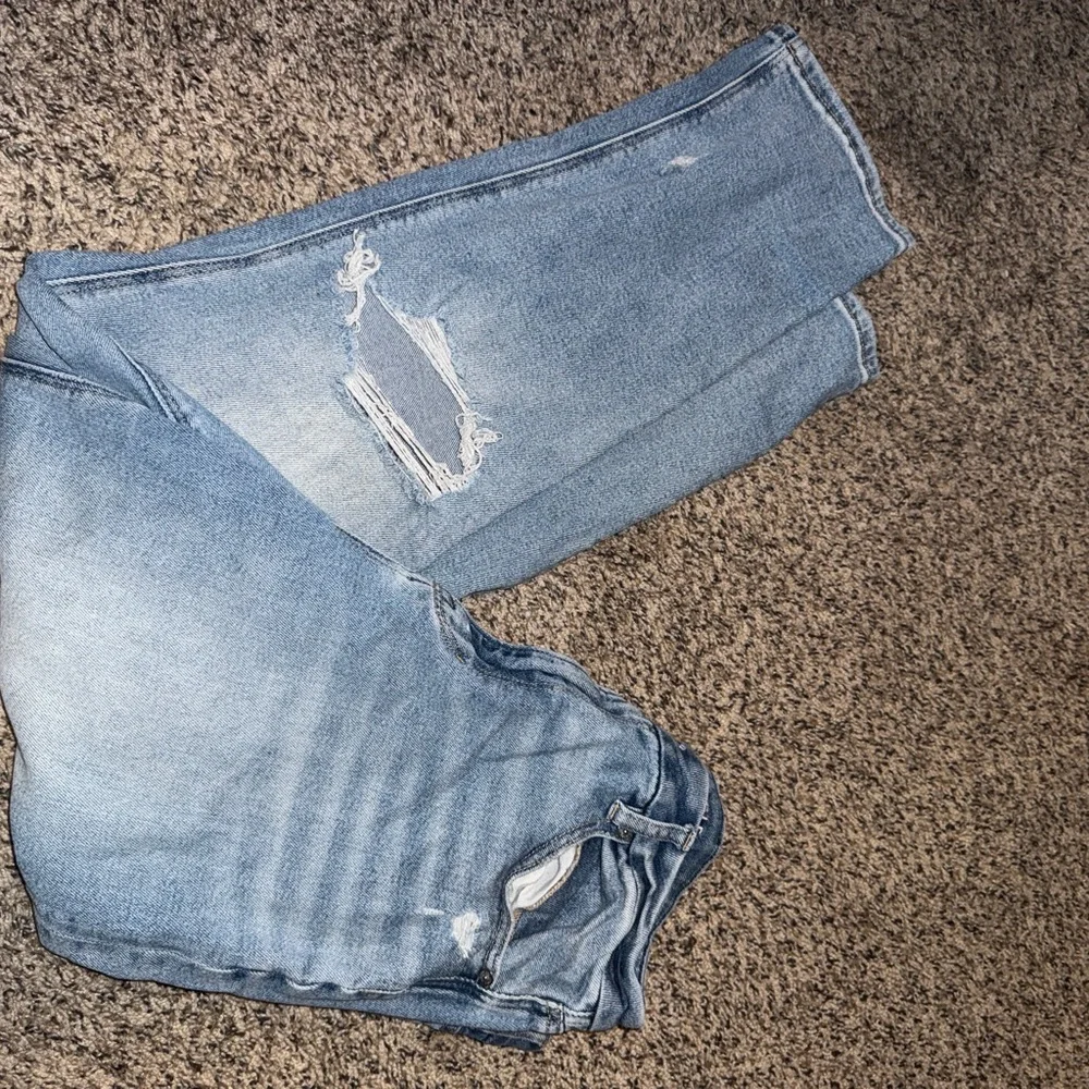American Eagle Outfitters Blue Boyfriend Jeans Distressed - Picture 1 of 4